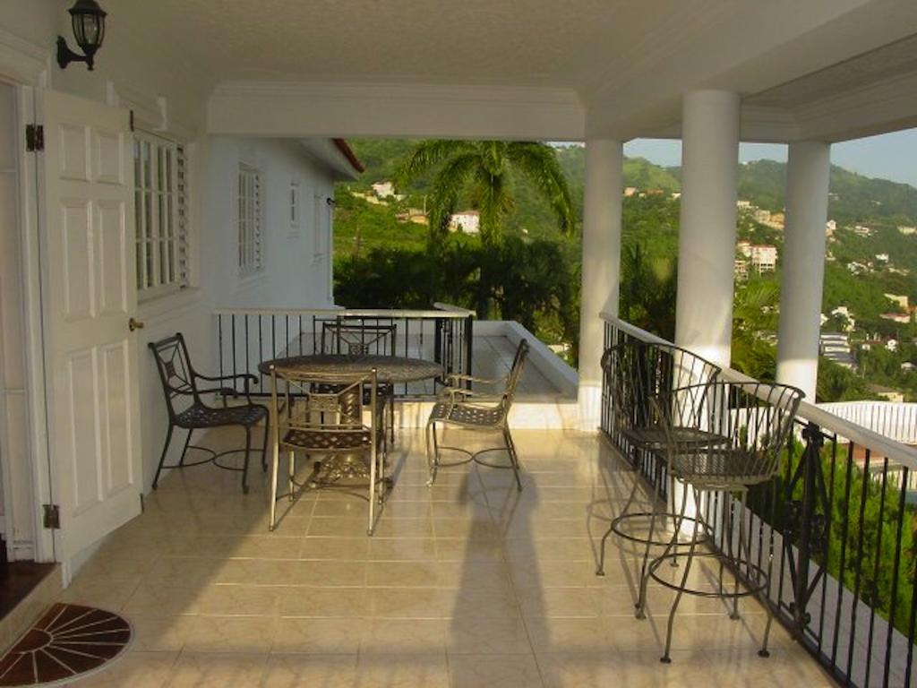 Hill Top Kingston Jamaica Bilik gambar